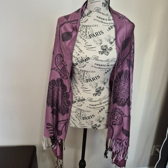 Wrap / Scarf - Picture 2 of 9